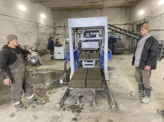 Bakit Susi ang Servo Vibration Technology sa Paggawa ng Concrete Block?