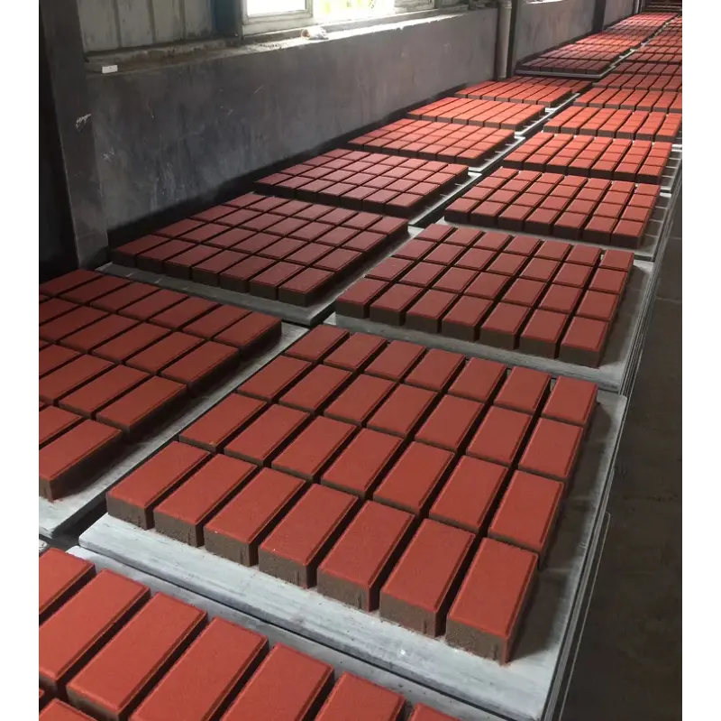 Paano Direktang Naaapektuhan ng Concrete Mix Design ang Pagpili ng Mold Material